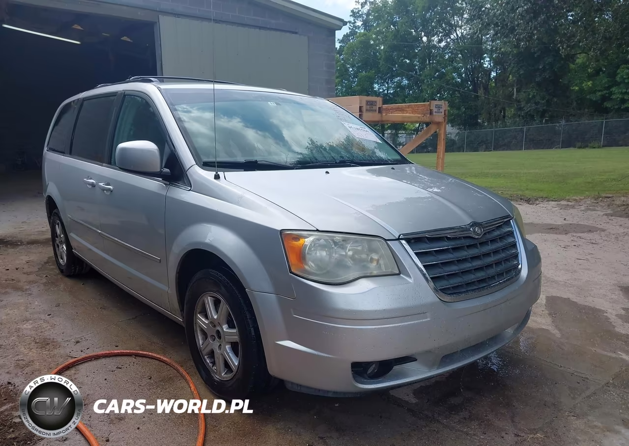 2010 Chrysler Town & Country Touring – zdjęcie 1 z 11