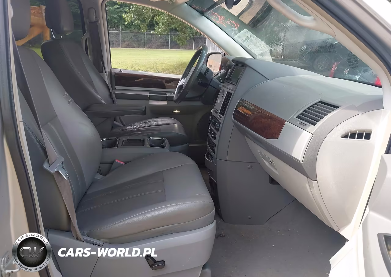2010 Chrysler Town & Country Touring VIN:2A4RR5D13AR368851 - 5