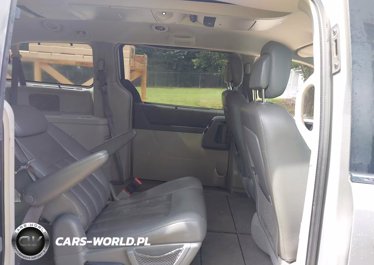2010 Chrysler Town & Country Touring VIN:2A4RR5D13AR368851 - 8