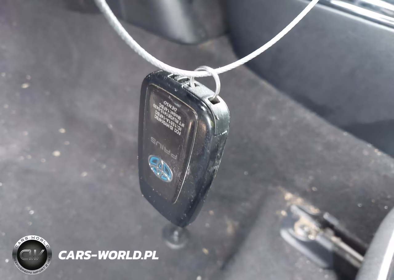 2017 Toyota Prius Four VIN:JTDKARFU5H3047779 - 11