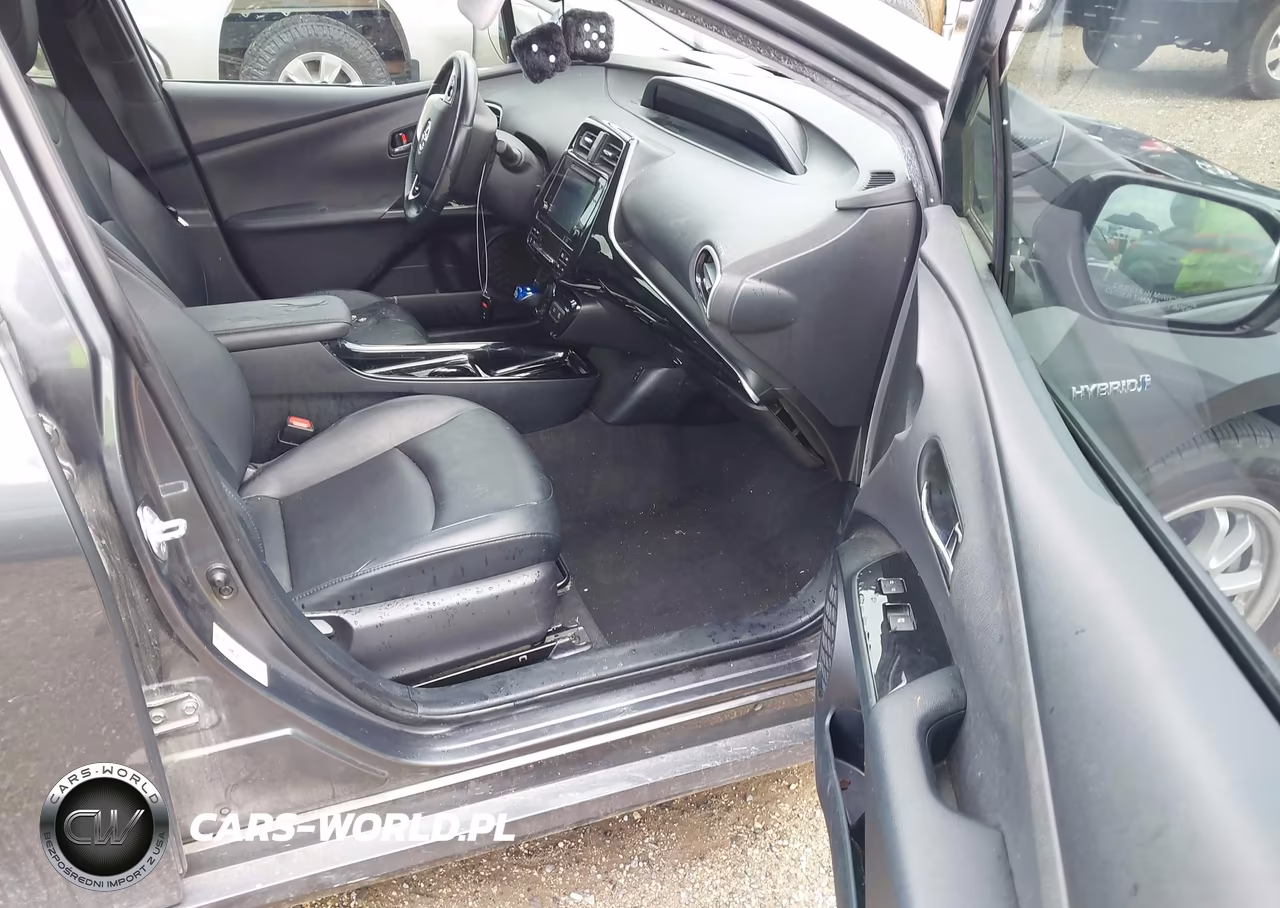 2017 Toyota Prius Four VIN:JTDKARFU5H3047779 - 5