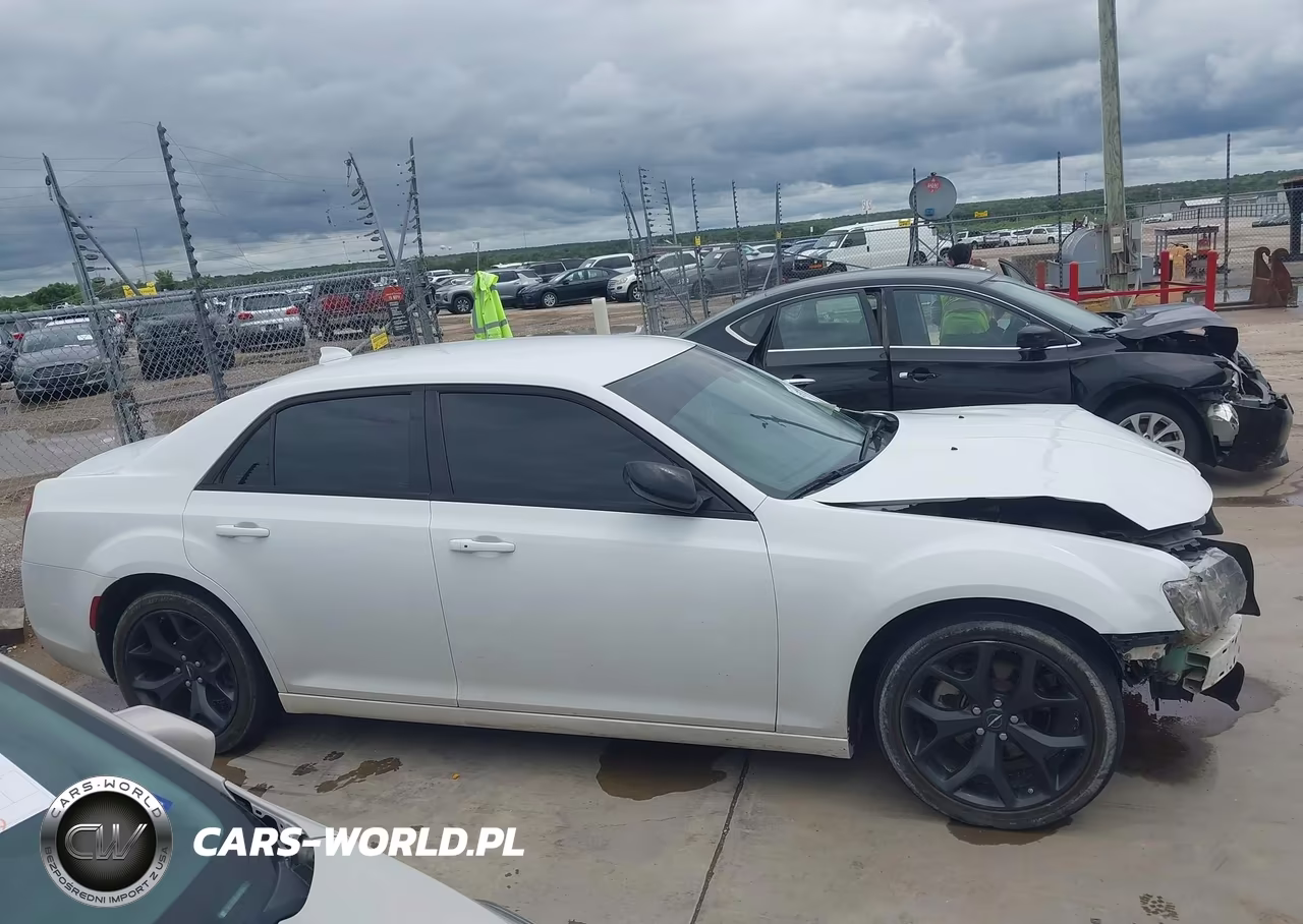2023 Chrysler 300 Touring VIN:2C3CCAAG9PH577495 - 13