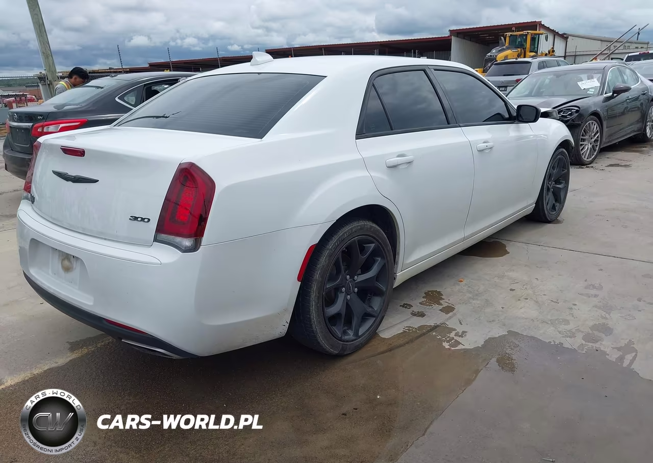 2023 Chrysler 300 Touring VIN:2C3CCAAG9PH577495 - 4