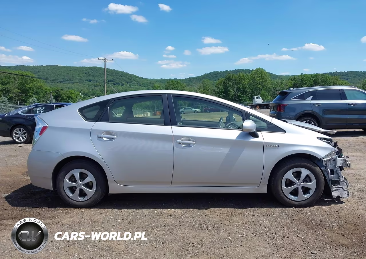 2015 Toyota Prius Four VIN:JTDKN3DU1F1881660 - 13
