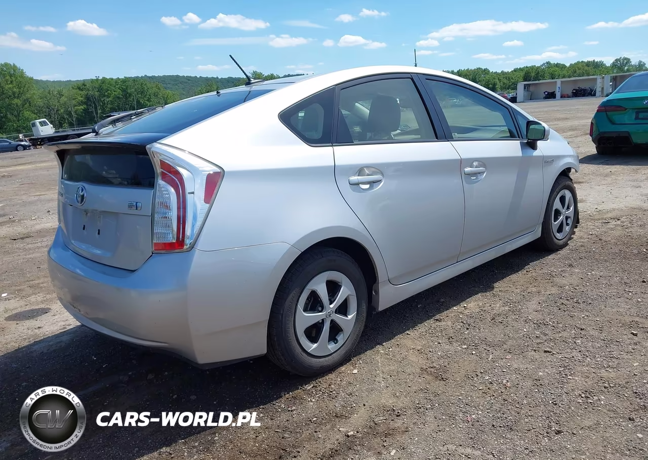 2015 Toyota Prius Four VIN:JTDKN3DU1F1881660 - 4