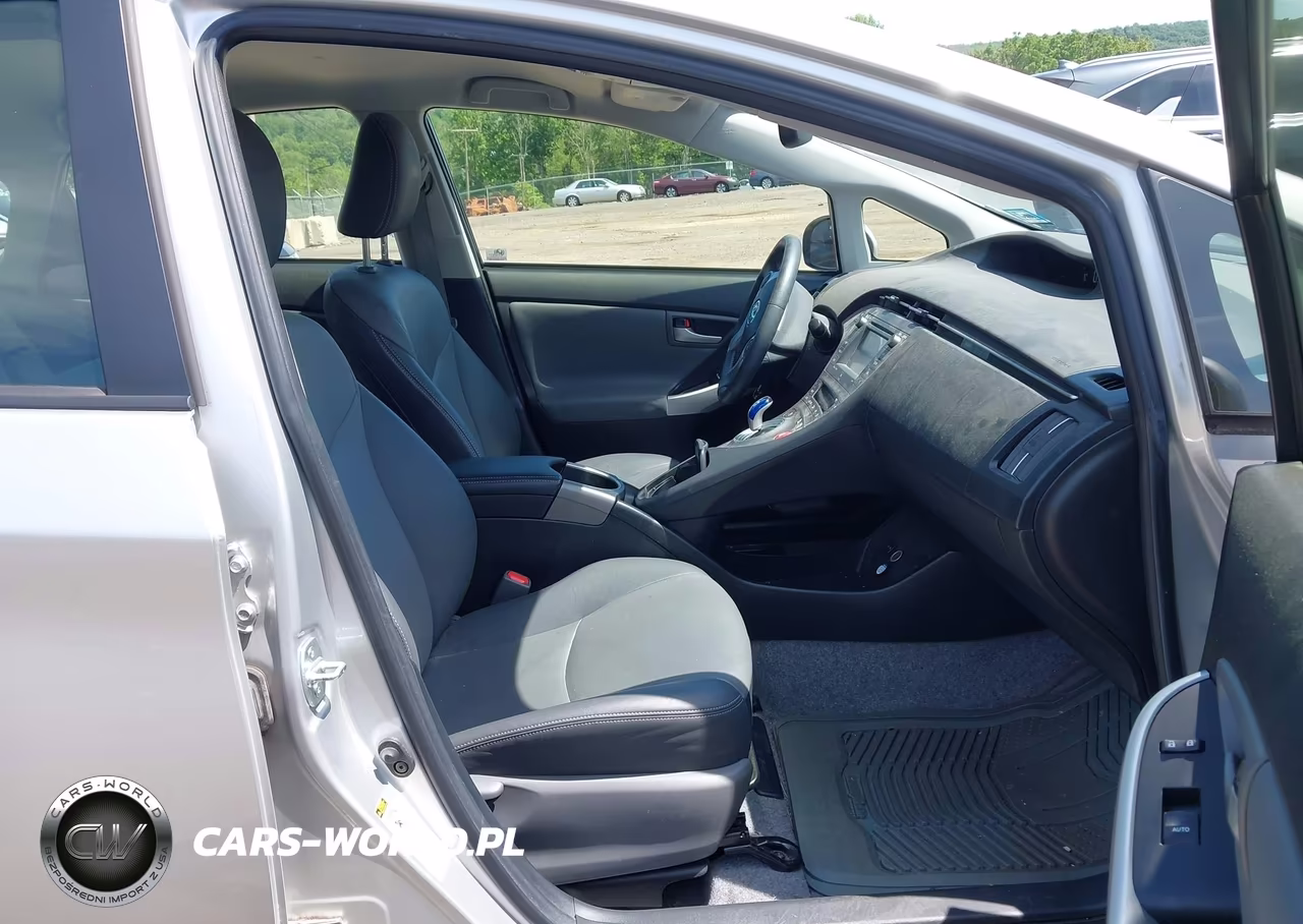 2015 Toyota Prius Four VIN:JTDKN3DU1F1881660 - 5