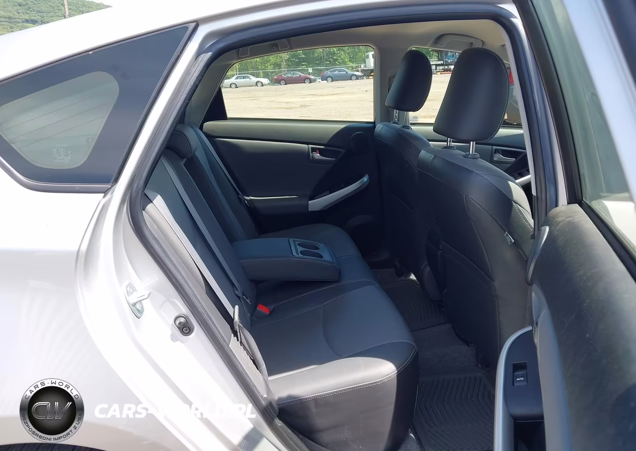 2015 Toyota Prius Four VIN:JTDKN3DU1F1881660 - 8
