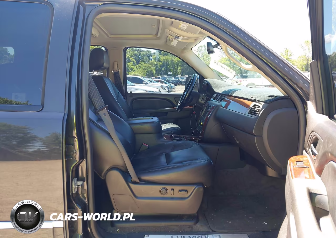 2010 Chevrolet Tahoe Ltz VIN:1GNUKCE05AR160711 - 5