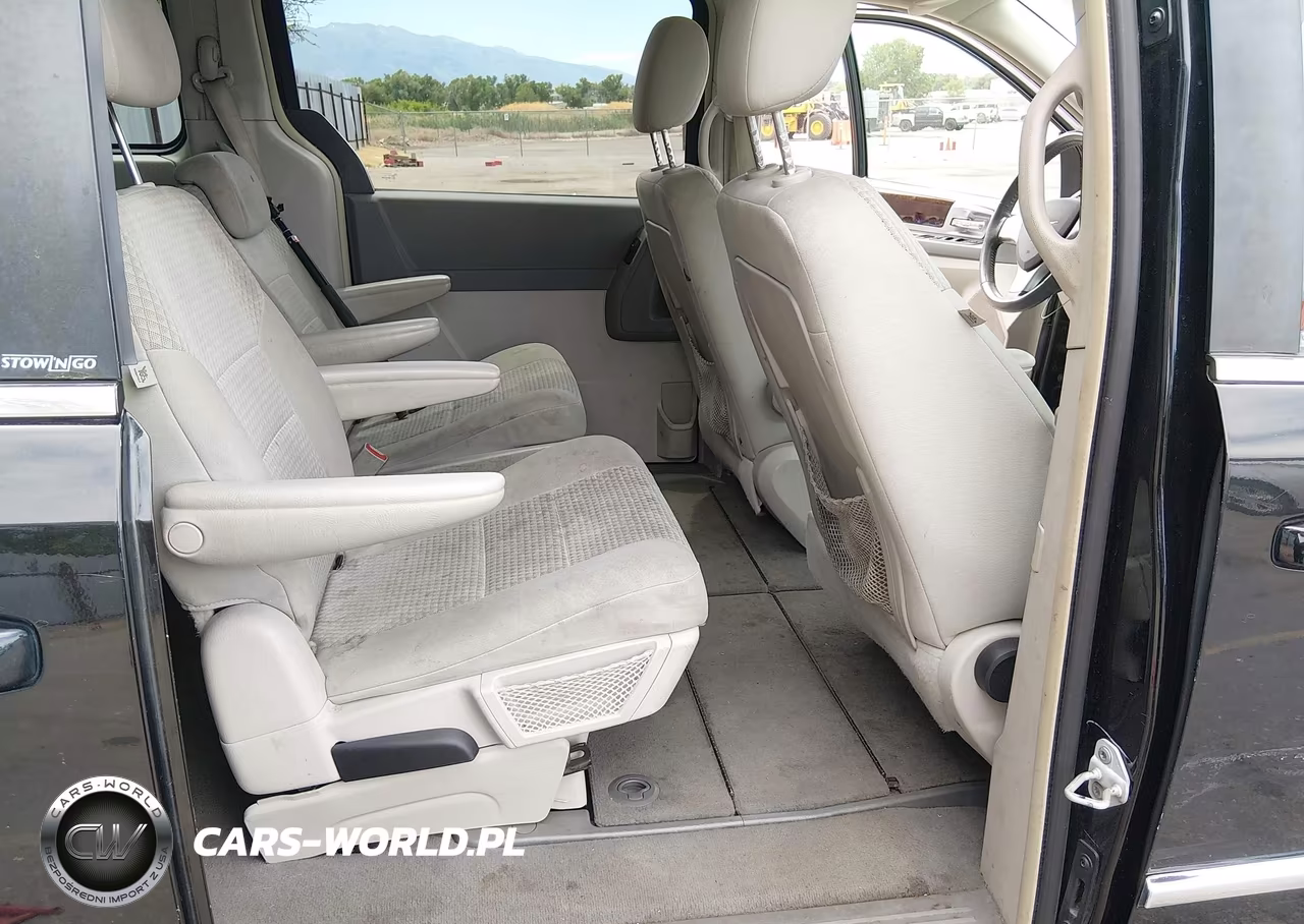 2009 Chrysler Town & Country Touring VIN:2A8HR54179R678846 - 8