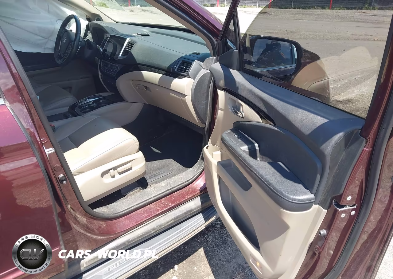 2017 Honda Pilot Touring VIN:5FNYF6H99HB077597 - 5