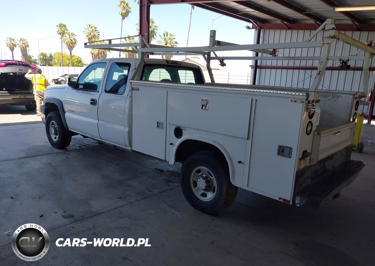 2006 Chevrolet Silverado 2500Hd Work Truck VIN:1GBHC29U86E233068 - 3