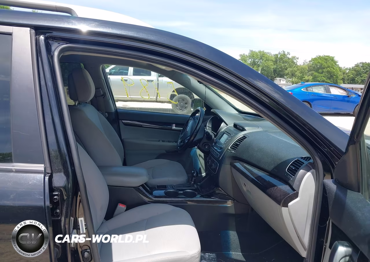 2015 Kia Sorento Lx VIN:5XYKT3A68FG570075 - 5