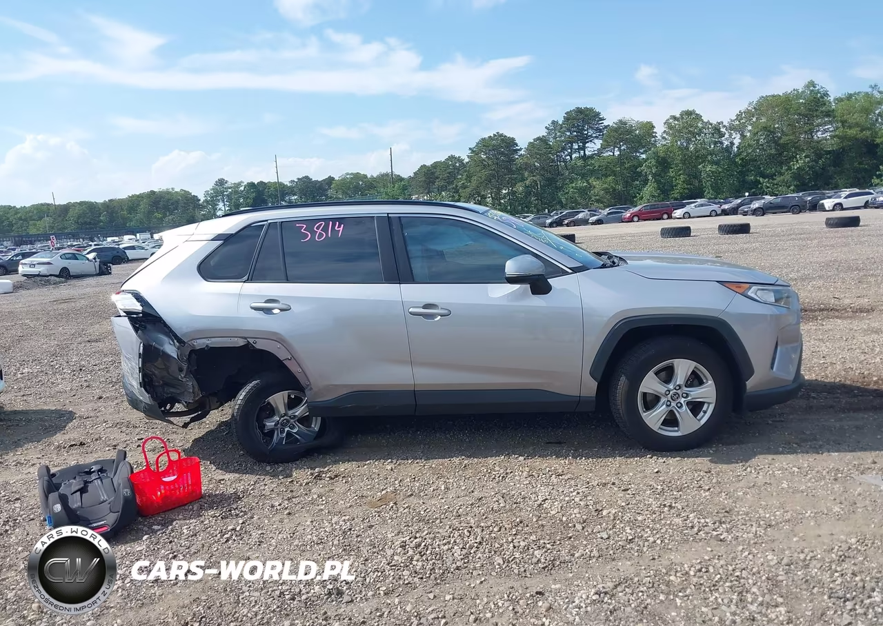2019 Toyota Rav4 Xle VIN:JTMW1RFV0KD023529 - 13