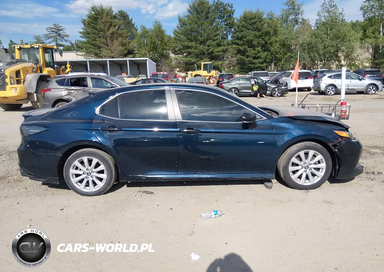 2018 Toyota Camry Le VIN:4T1B11HK1JU568152 - 13