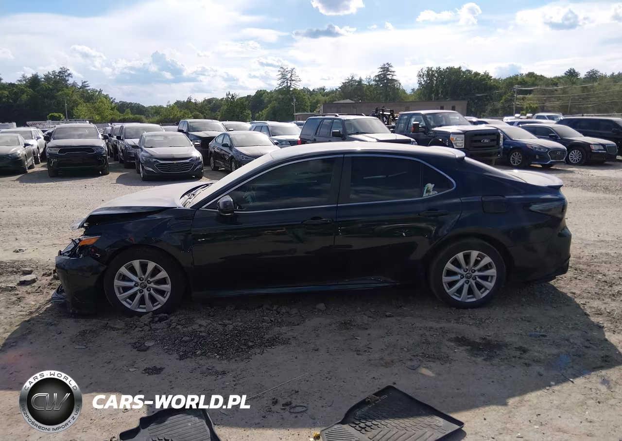 2018 Toyota Camry Le VIN:4T1B11HK1JU568152 - 14