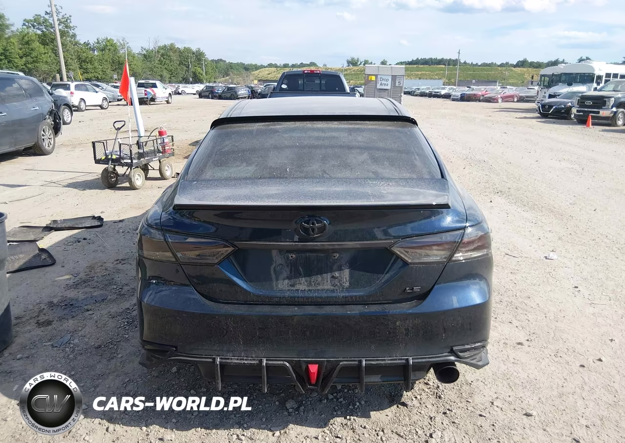 2018 Toyota Camry Le VIN:4T1B11HK1JU568152 - 16