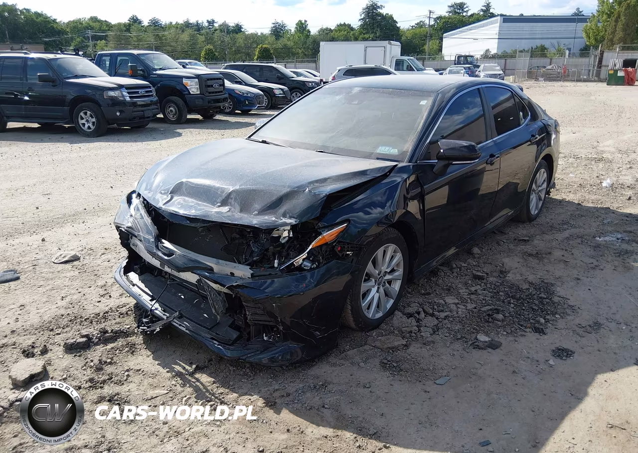 2018 Toyota Camry Le VIN:4T1B11HK1JU568152 - 2