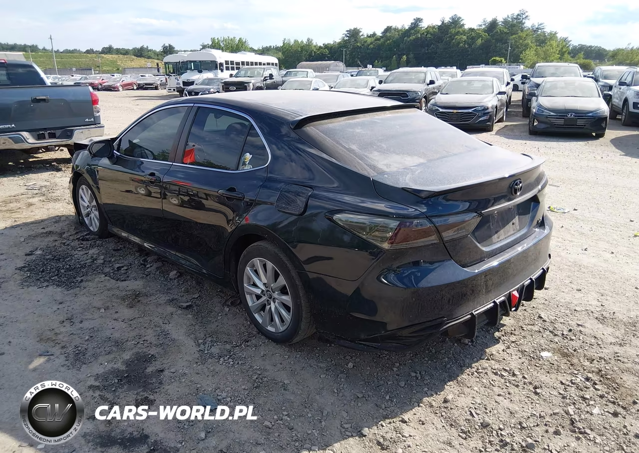 2018 Toyota Camry Le VIN:4T1B11HK1JU568152 - 3