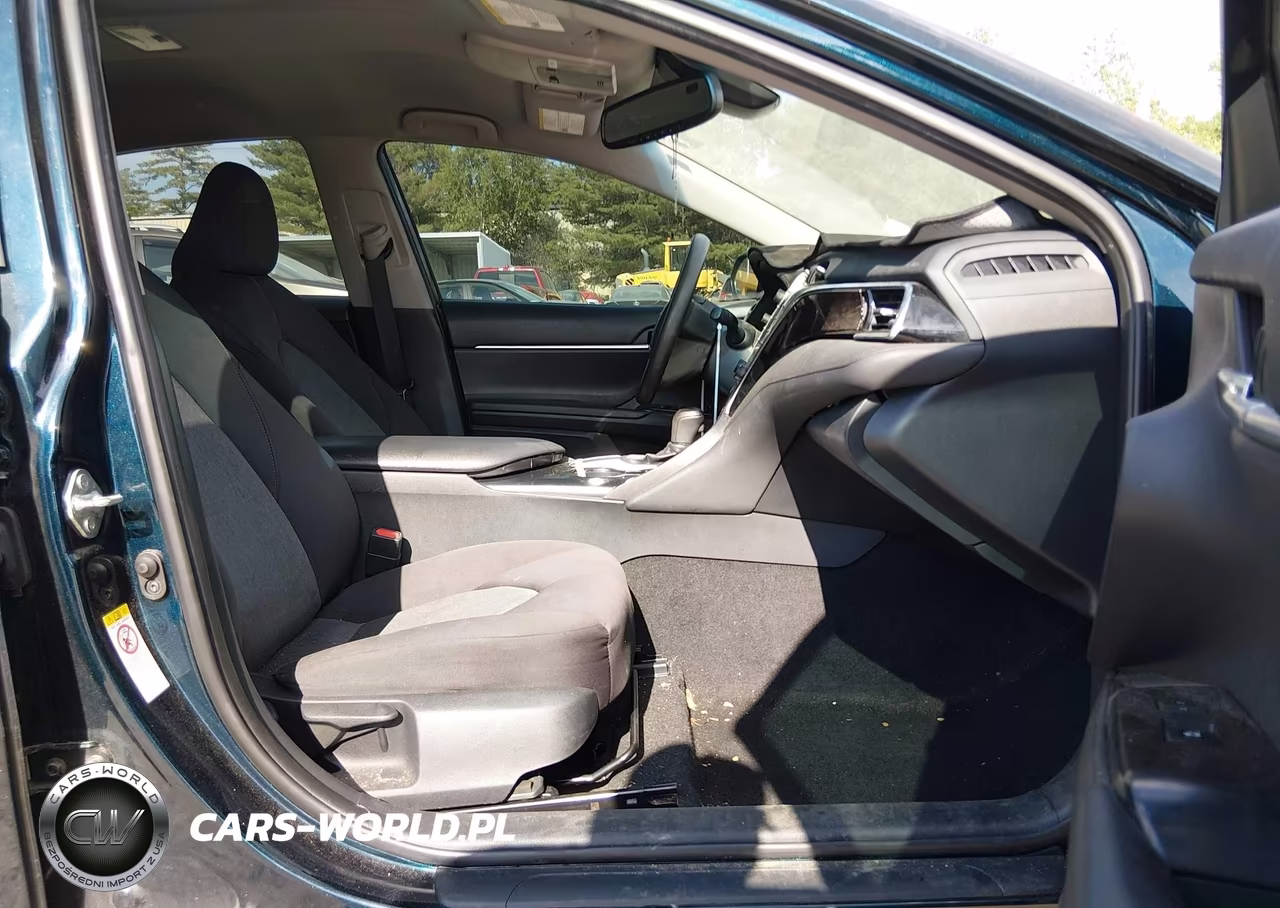 2018 Toyota Camry Le VIN:4T1B11HK1JU568152 - 5