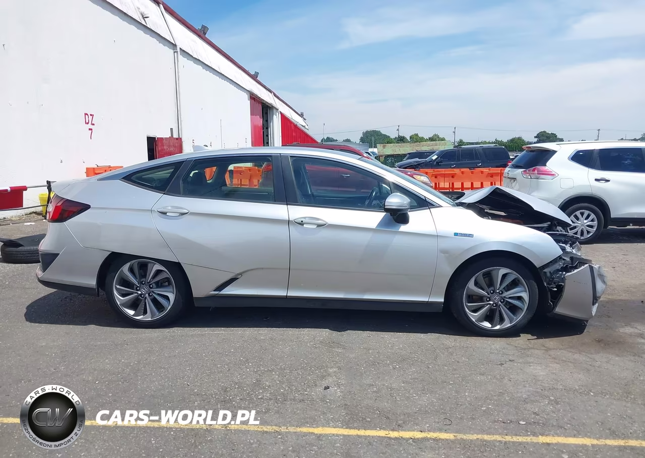 2018 Honda Clarity Plug-In Hybrid Touring VIN:JHMZC5F33JC015717 - 13