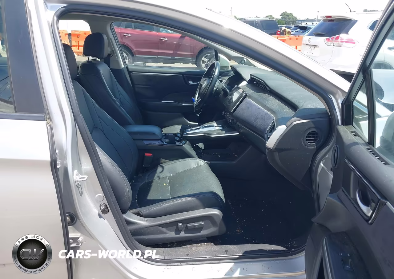 2018 Honda Clarity Plug-In Hybrid Touring VIN:JHMZC5F33JC015717 - 5