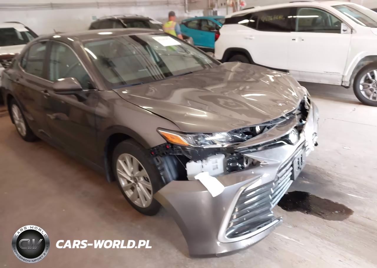 2022 Toyota Camry Le – zdjęcie 1 z 16