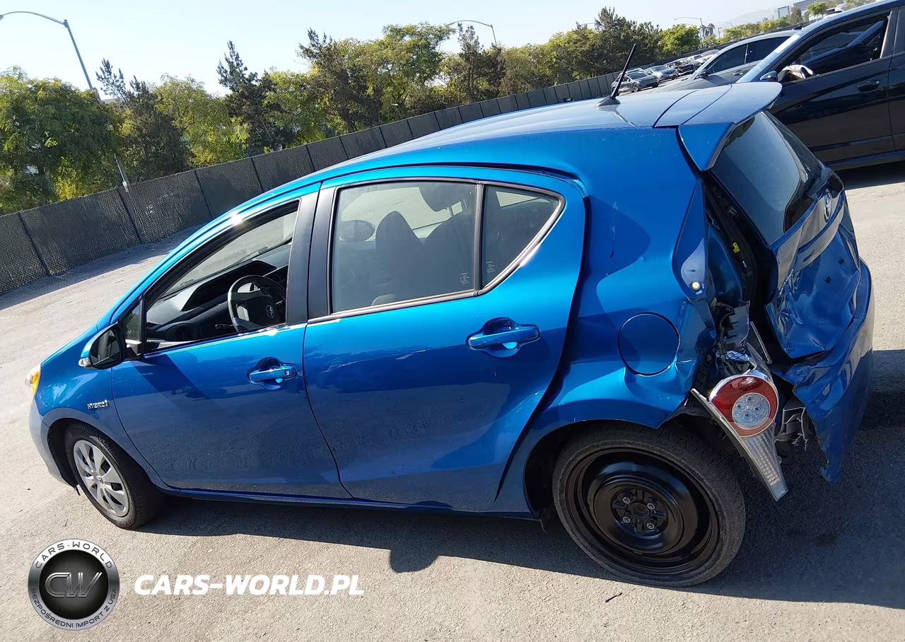 2014 Toyota Prius C Two VIN:JTDKDTB37E1065712 - 15