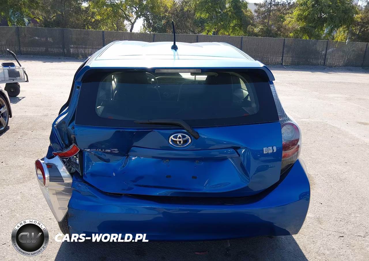 2014 Toyota Prius C Two VIN:JTDKDTB37E1065712 - 17