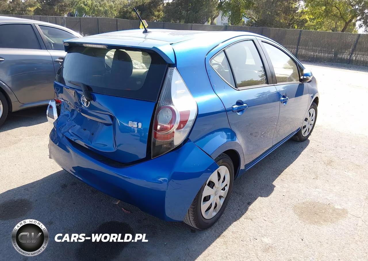 2014 Toyota Prius C Two VIN:JTDKDTB37E1065712 - 4