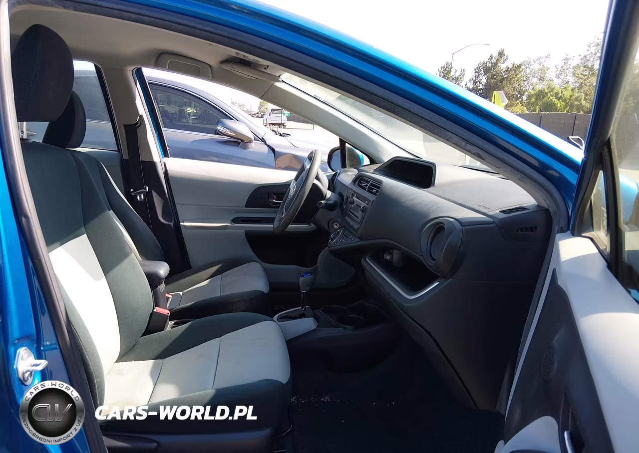 2014 Toyota Prius C Two VIN:JTDKDTB37E1065712 - 5