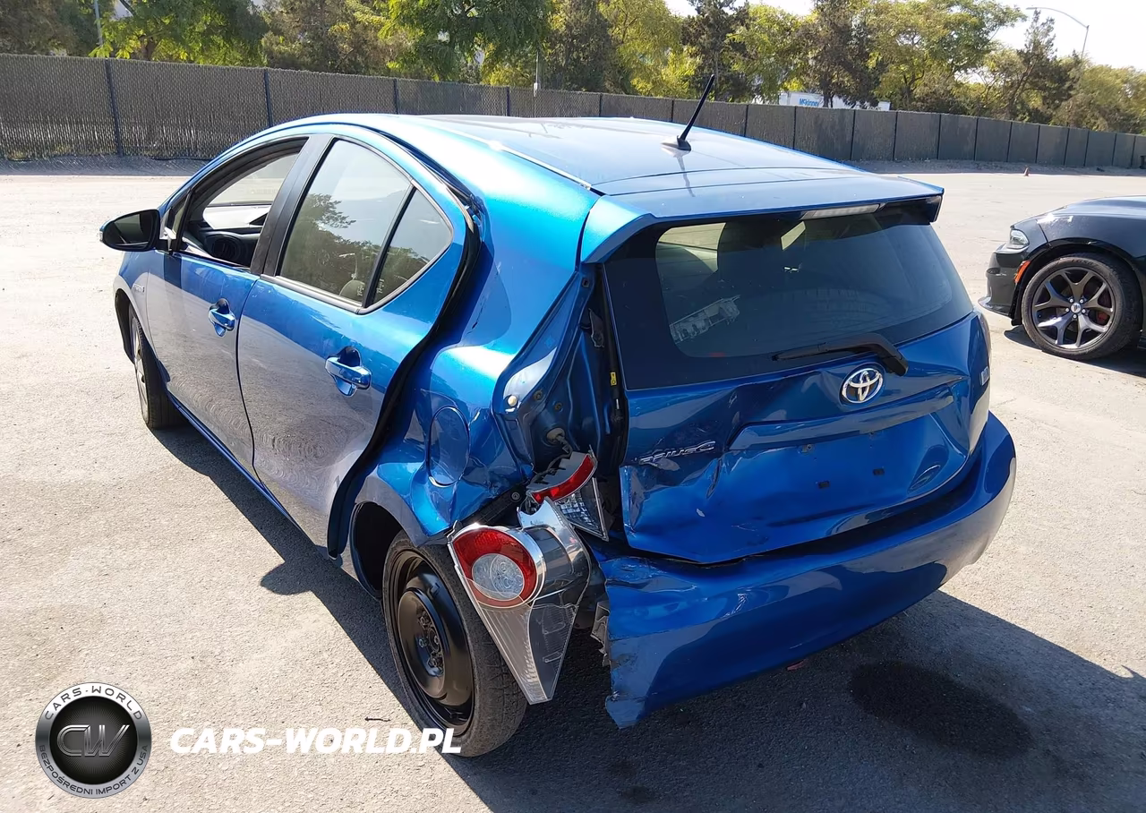 2014 Toyota Prius C Two VIN:JTDKDTB37E1065712 - 6