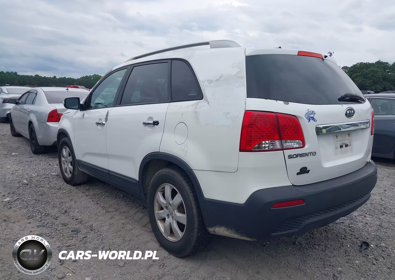 2013 Kia Sorento Lx V6 VIN:5XYKT4A23DG402070 - 3