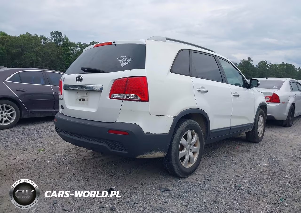2013 Kia Sorento Lx V6 VIN:5XYKT4A23DG402070 - 4