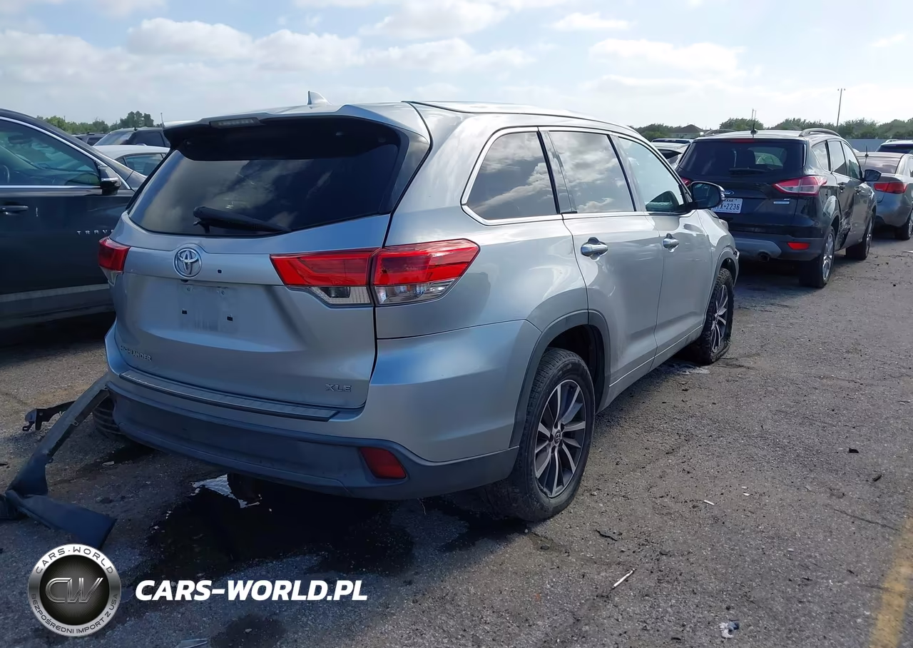 2017 Toyota Highlander Xle VIN:5TDKZRFH2HS512447 - 4
