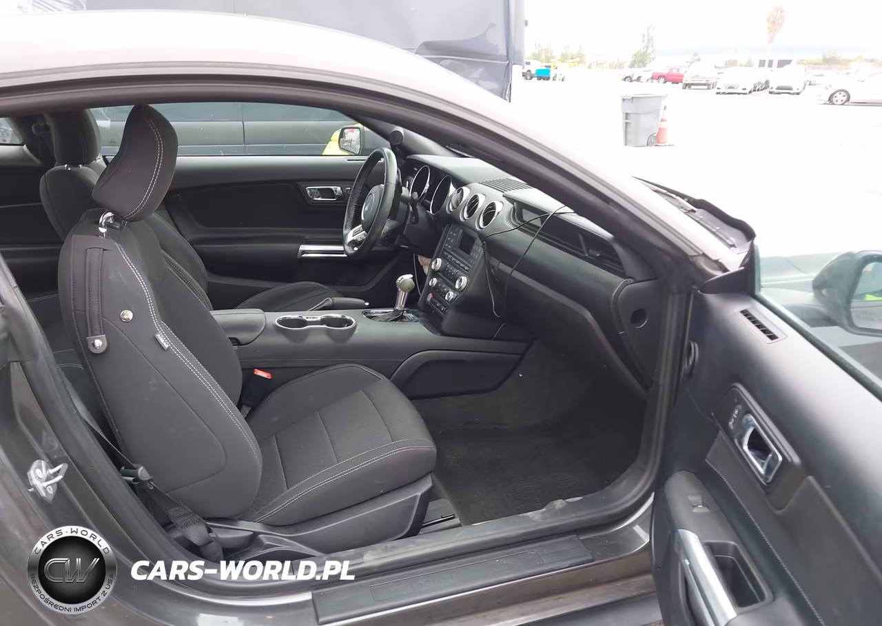 2017 Ford Mustang V6 VIN:1FA6P8AM7H5301214 - 5