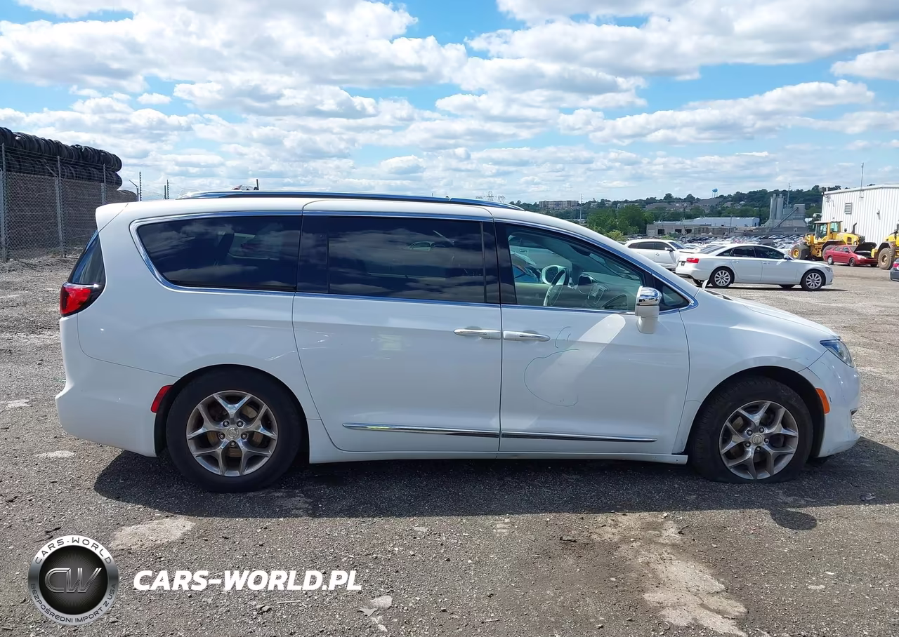 2019 Chrysler Pacifica Limited VIN:2C4RC1GGXKR551889 - 13
