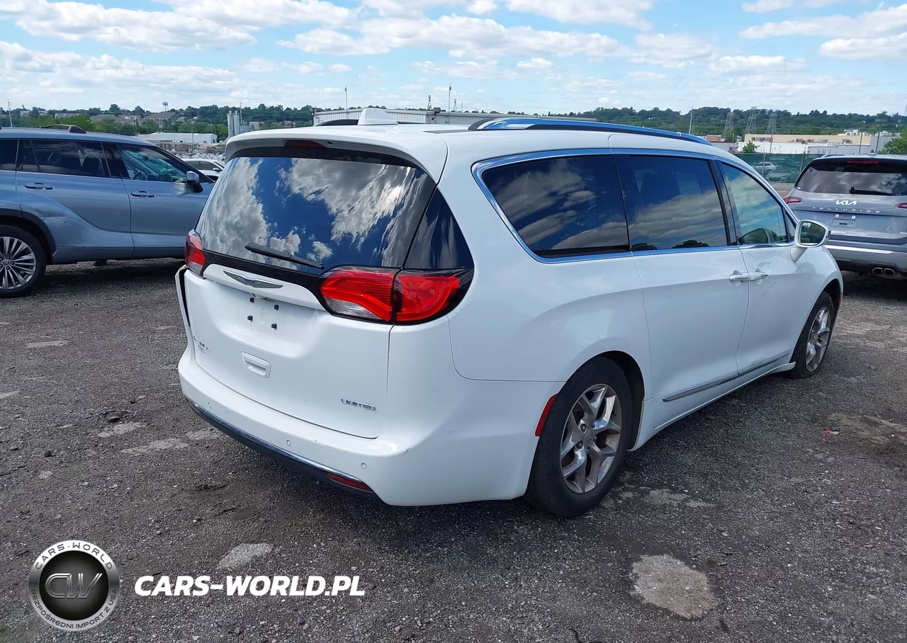 2019 Chrysler Pacifica Limited VIN:2C4RC1GGXKR551889 - 4