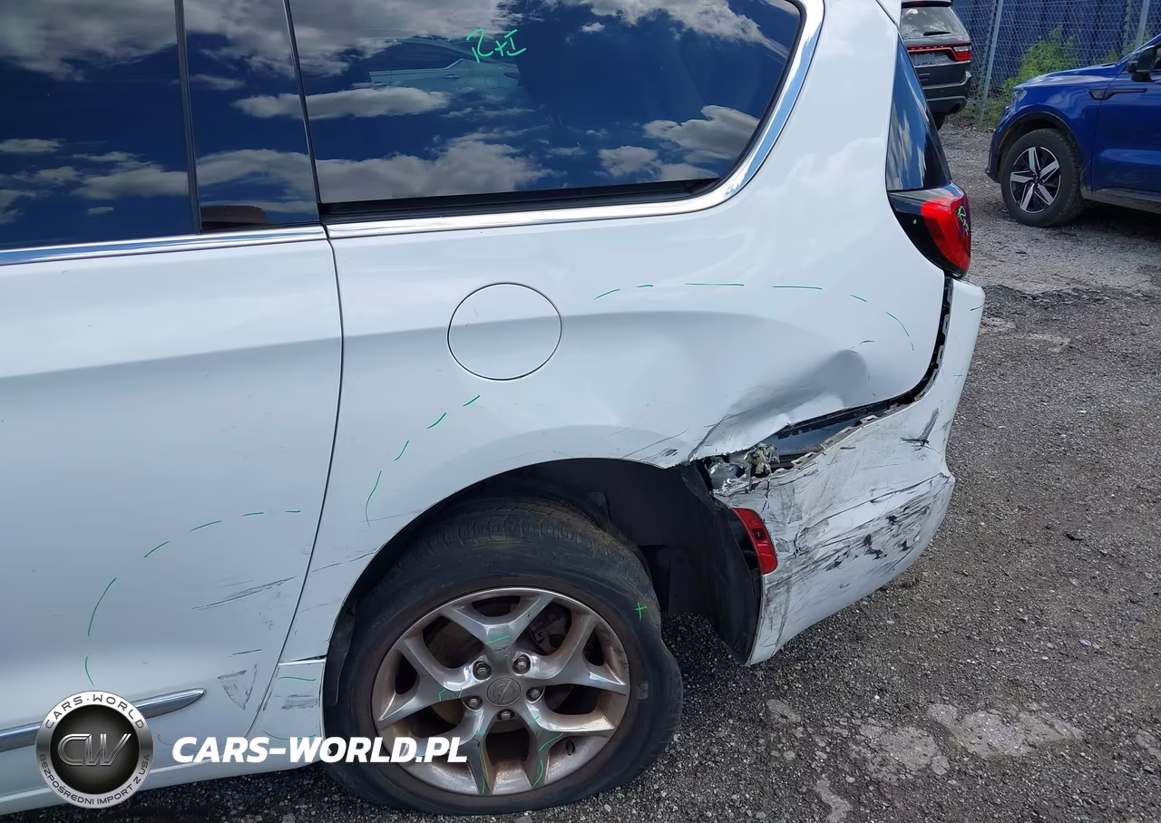 2019 Chrysler Pacifica Limited VIN:2C4RC1GGXKR551889 - 6