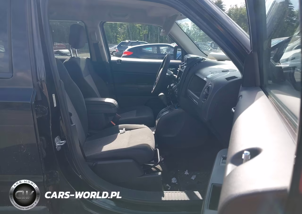 2012 Jeep Patriot Latitude VIN:1C4NJRFB7CD718254 - 5