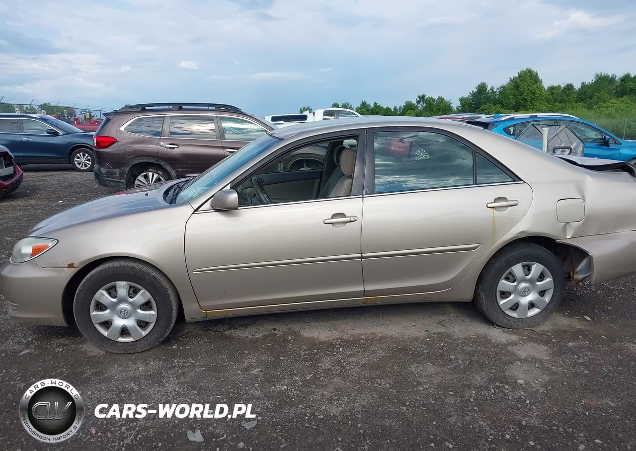 2004 Toyota Camry Le VIN:4T1BE32K14U352296 - 15