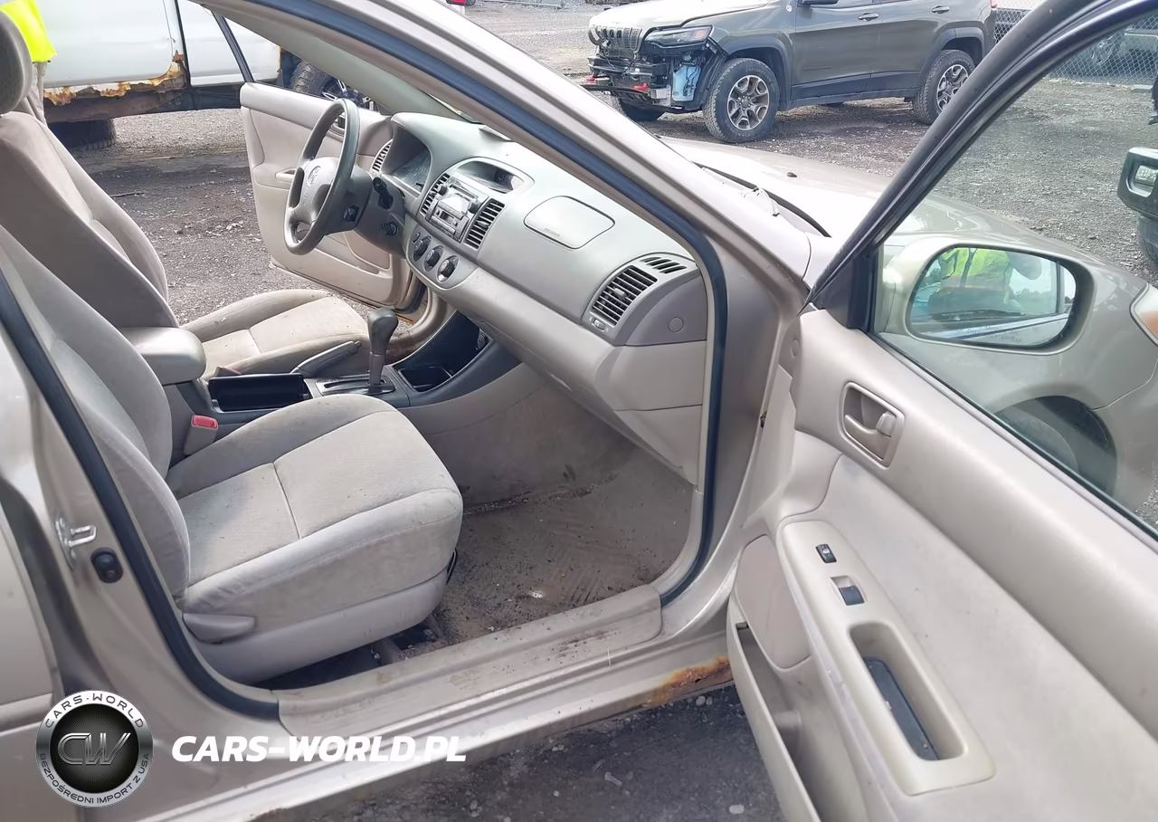 2004 Toyota Camry Le VIN:4T1BE32K14U352296 - 5