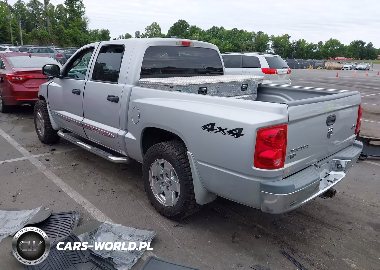 2005 Dodge Dakota Laramie VIN:1D7HW58N15S194196 - 3
