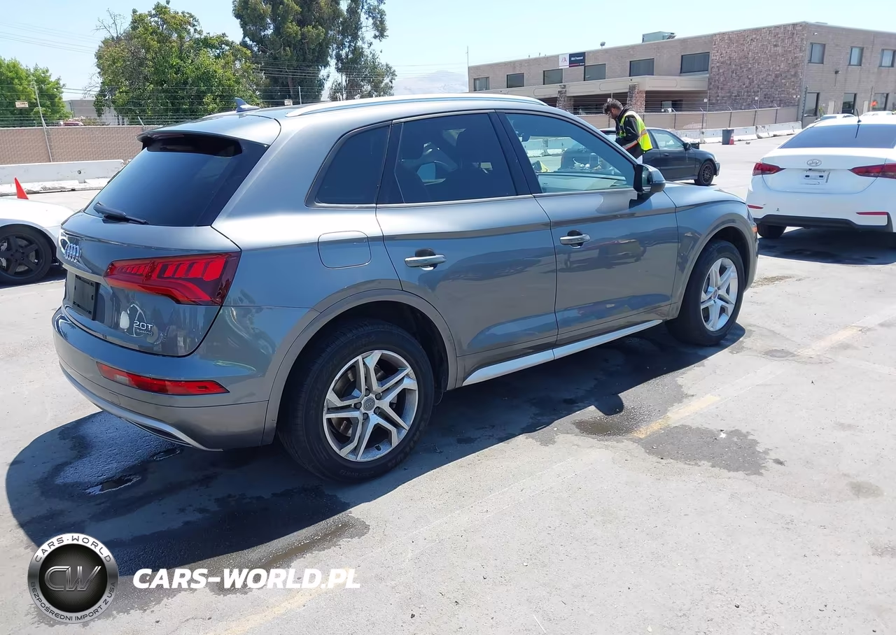2018 Audi Q5 2.0T Premium-2.0T Tech Premium VIN:WA1ANAFY1J2068347 - 4