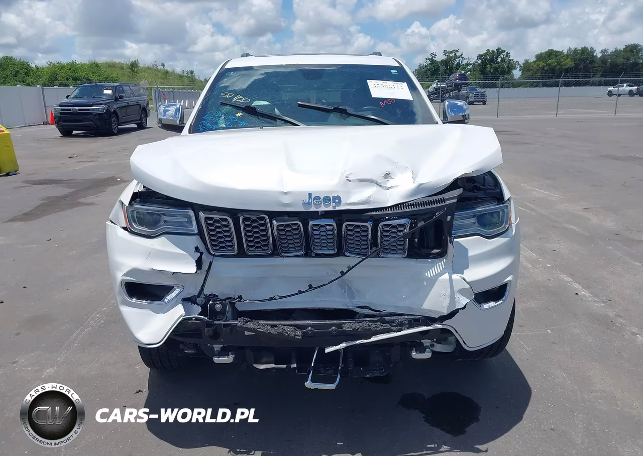 2017 Jeep Grand Cherokee Overland 4X2 VIN:1C4RJECG5HC959995 - 13