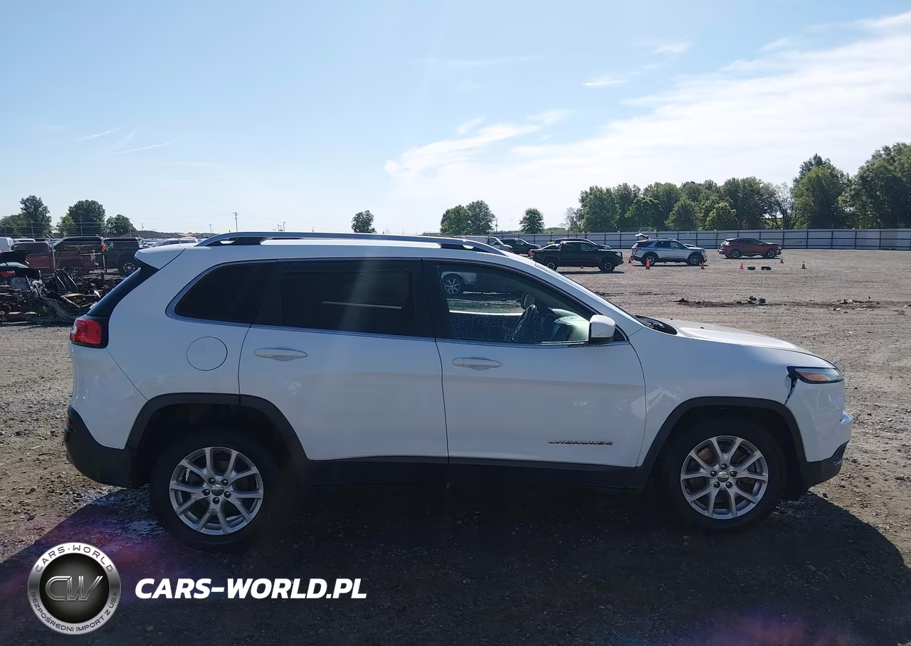2016 Jeep Cherokee Latitude VIN:1C4PJLCB2GW173021 - 12