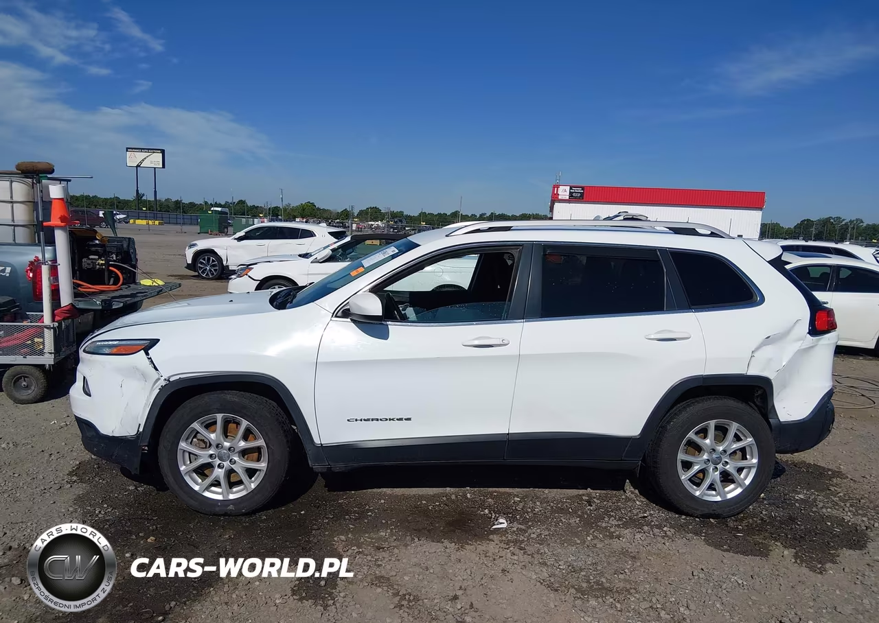 2016 Jeep Cherokee Latitude VIN:1C4PJLCB2GW173021 - 13