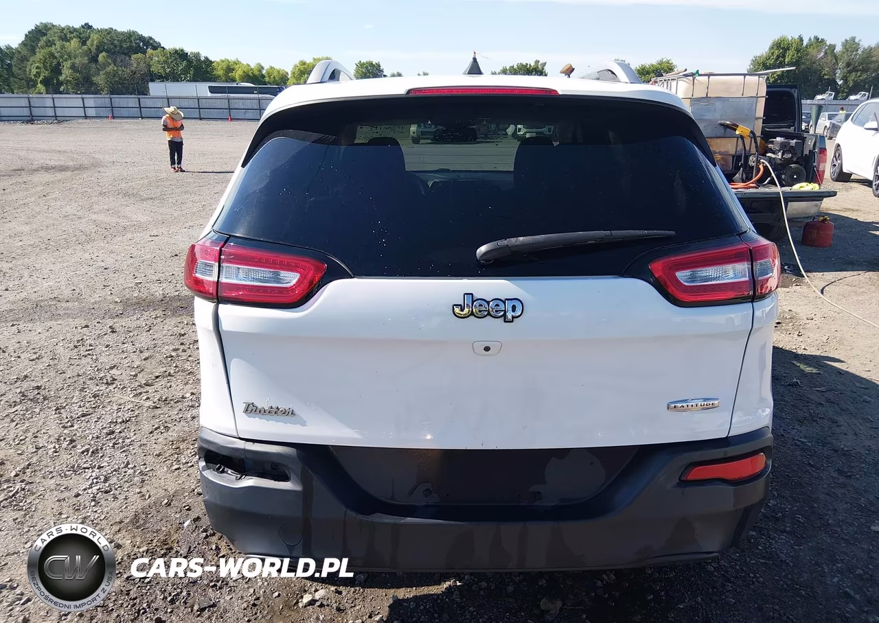 2016 Jeep Cherokee Latitude VIN:1C4PJLCB2GW173021 - 15
