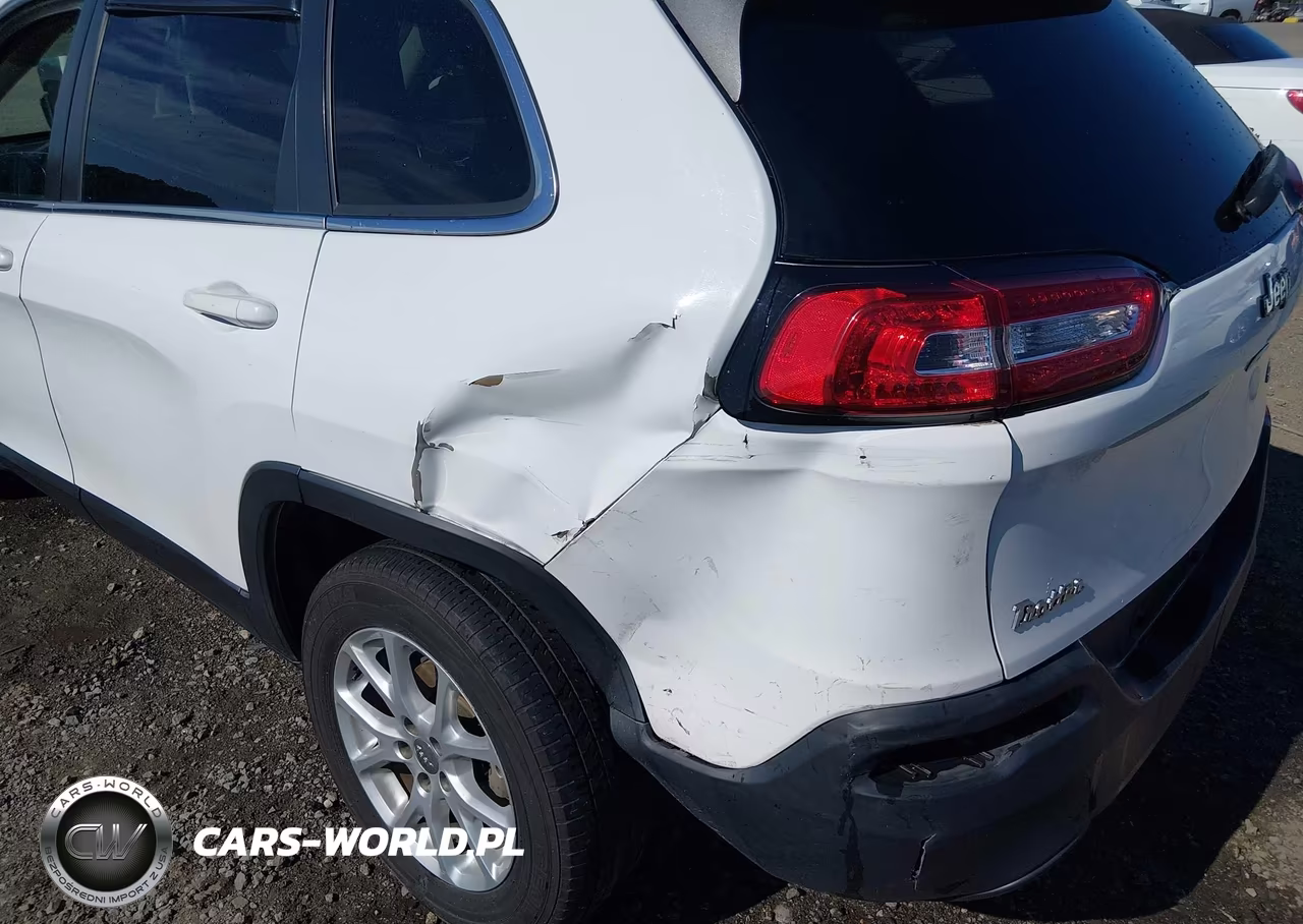 2016 Jeep Cherokee Latitude VIN:1C4PJLCB2GW173021 - 18