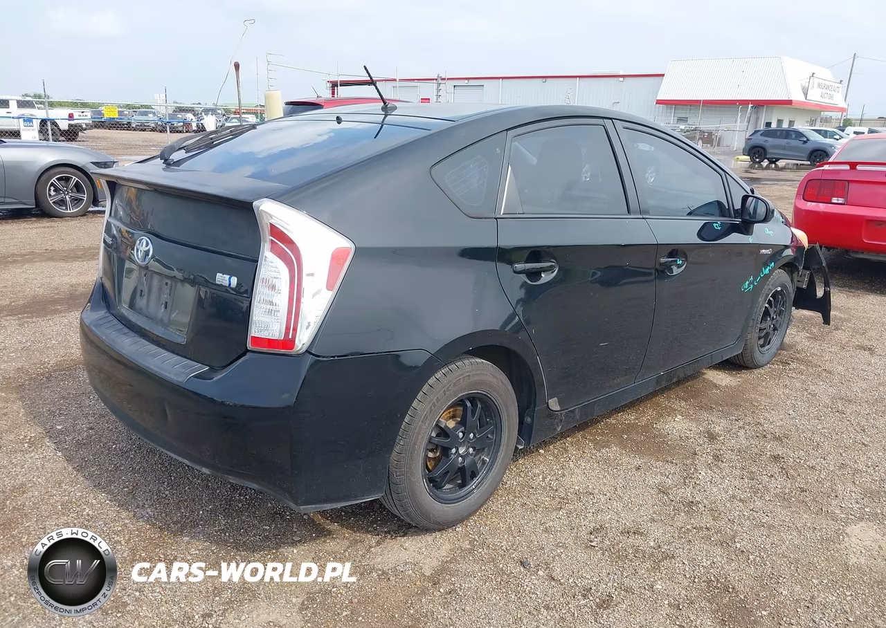 2014 Toyota Prius Two VIN:JTDKN3DU2E0357907 - 4