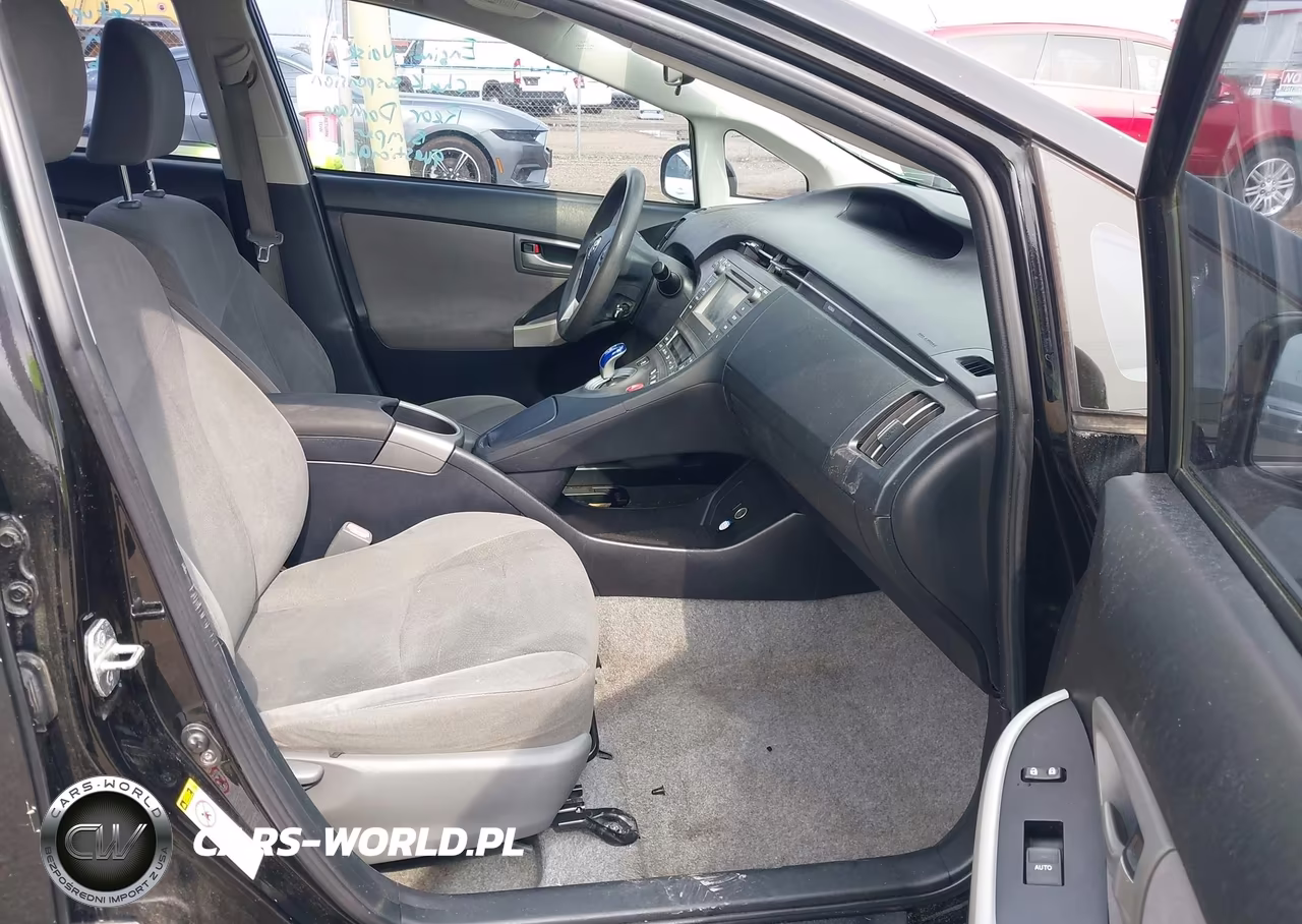 2014 Toyota Prius Two VIN:JTDKN3DU2E0357907 - 5
